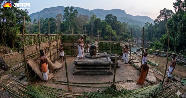 केरला के जंगलों में कोटियोर शिव मंदिर